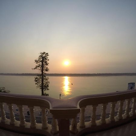 Hengheng II Guest House Кратьэх Экстерьер фото
