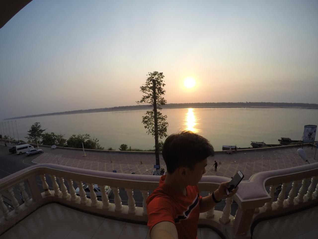 Hengheng II Guest House Кратьэх Экстерьер фото