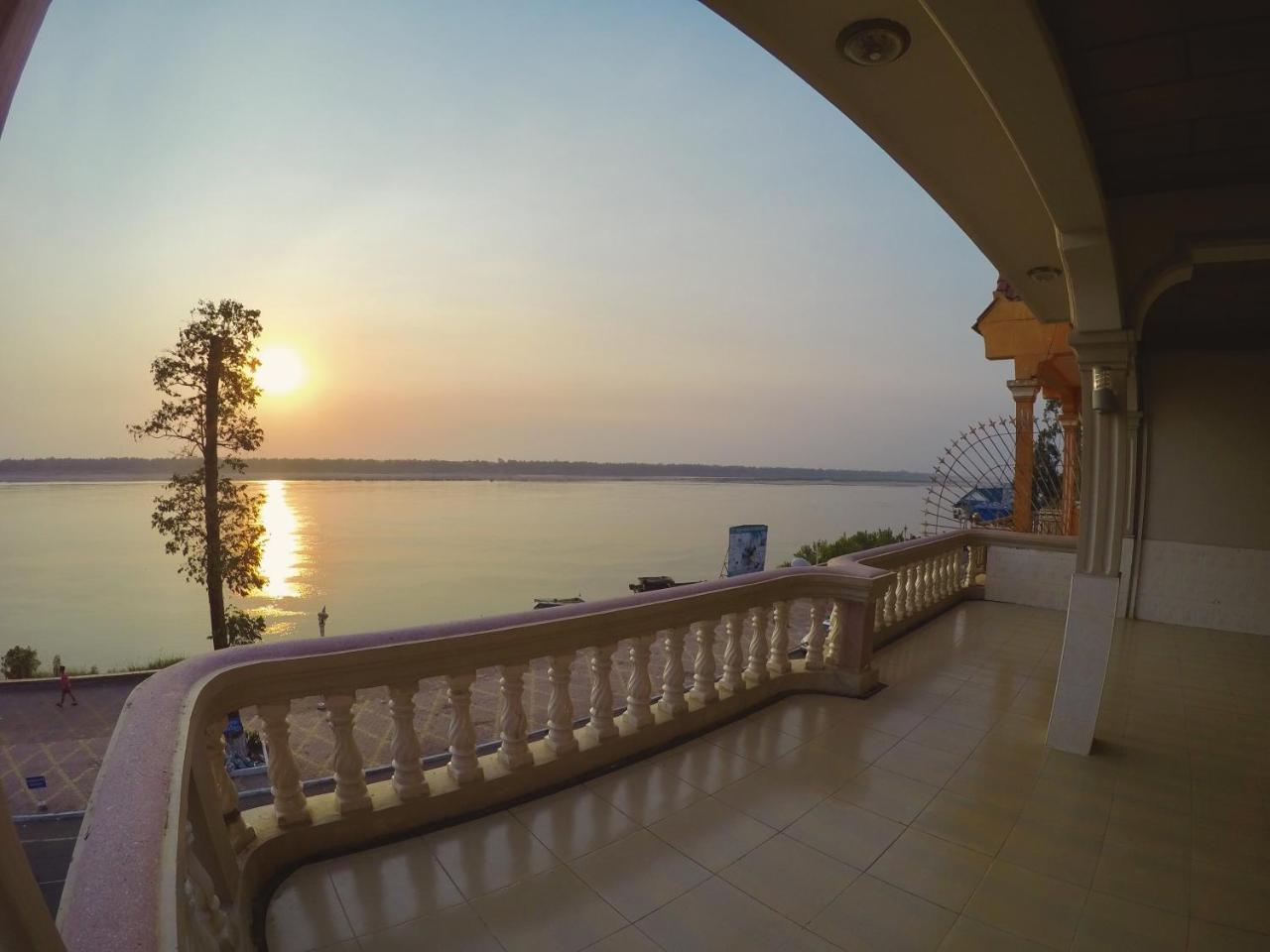 Hengheng II Guest House Кратьэх Экстерьер фото
