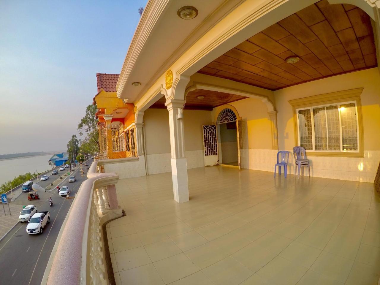 Hengheng II Guest House Кратьэх Экстерьер фото